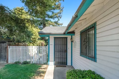 Exterior - 551 W Pat Dr, Clovis, CA 93612 photo 3 of 7