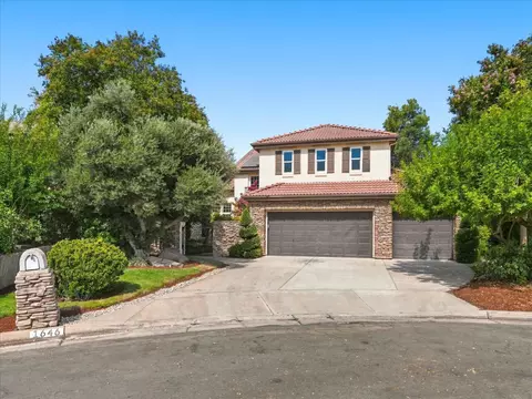 1646 E Desert Island Dr, Fresno, CA 93730