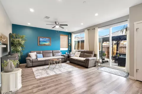 Living - 3948 Wrenwood Ave, Clovis, CA 93619 photo 3 of 4
