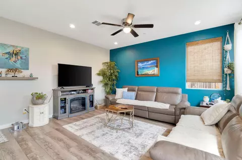 Living - 3948 Wrenwood Ave, Clovis, CA 93619 photo 2 of 4