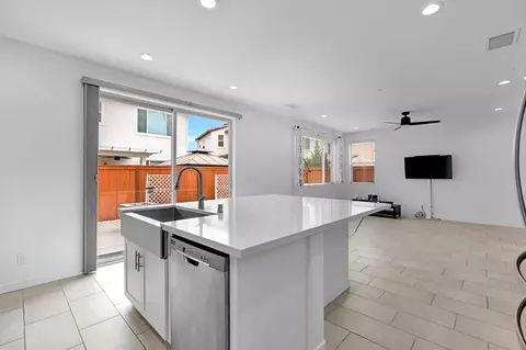 Kitchen - 4614 Loftwood Rd, Madera, CA 93636 photo 5 of 6