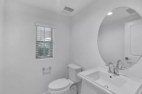 Bath - 4614 Loftwood Rd, Madera, CA 93636 photo 1 of 3
