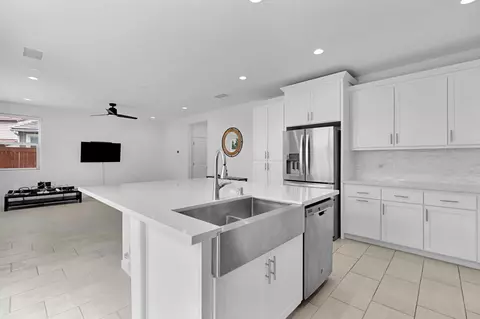 Kitchen - 4614 Loftwood Rd, Madera, CA 93636 photo 4 of 6