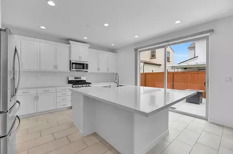 Kitchen - 4614 Loftwood Rd, Madera, CA 93636 photo 1 of 6