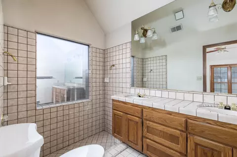 Bath - 2038 Rall Ave, Clovis, CA 93611 photo 1 of 2