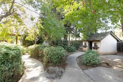 Exterior - 2038 Rall Ave, Clovis, CA 93611 photo 12 of 13