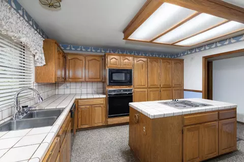Kitchen - 2038 Rall Ave, Clovis, CA 93611 photo 3 of 4
