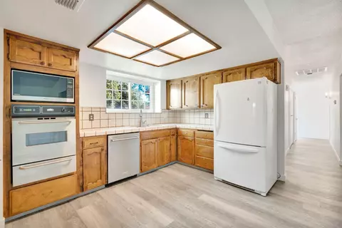 Kitchen - 778 W Polson Ave, Clovis, CA 93612 photo 2 of 2