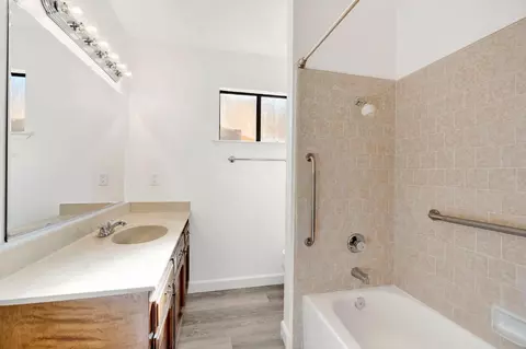 Bath - 778 W Polson Ave, Clovis, CA 93612 photo 1 of 3