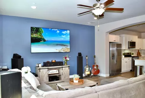 Living - 4134 Duncan Ave, Clovis, CA 93619 photo 2 of 4