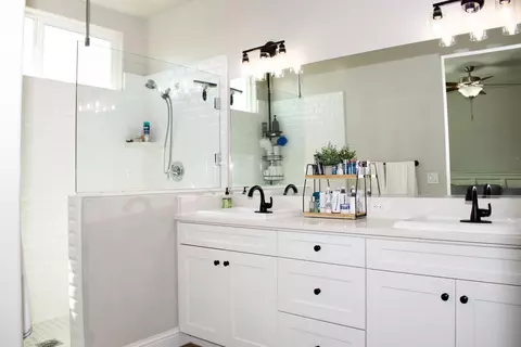 Bath - 4134 Duncan Ave, Clovis, CA 93619 photo 2 of 3