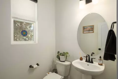 Bath - 4095 Braden Rd, Madera, CA 93636 photo 1 of 3