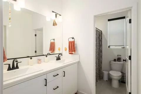 Bath - 4095 Braden Rd, Madera, CA 93636 photo 3 of 3