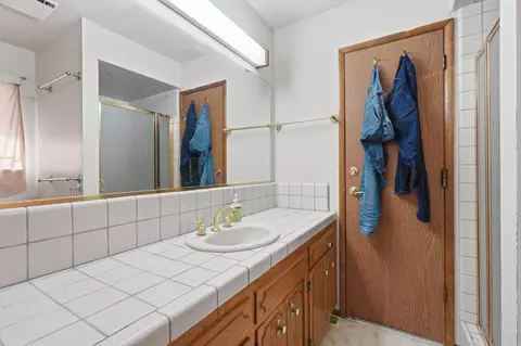 Bath - 37248 Avenue 13, Madera, CA 93636 photo 3 of 5