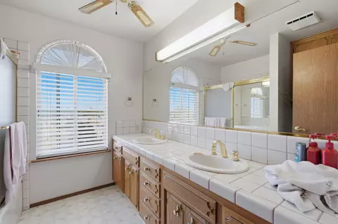 Bath - 37248 Avenue 13, Madera, CA 93636 photo 4 of 5