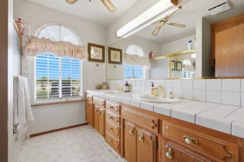 Bath - 37248 Avenue 13, Madera, CA 93636 photo 1 of 5