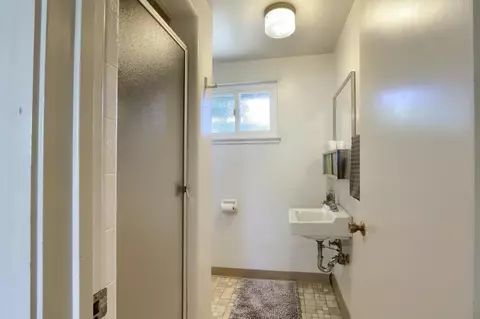 Bath - 4967 9th St, Mariposa, CA 95338 photo 1 of 4