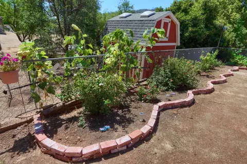 Exterior - 4967 9th St, Mariposa, CA 95338 photo 9 of 18