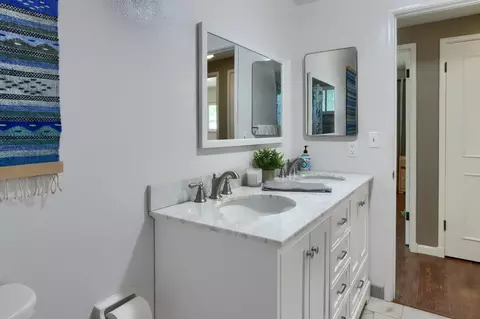 Bath - 4967 9th St, Mariposa, CA 95338 photo 4 of 4