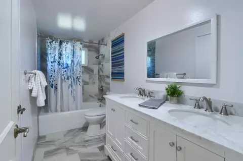 Bath - 4967 9th St, Mariposa, CA 95338 photo 3 of 4