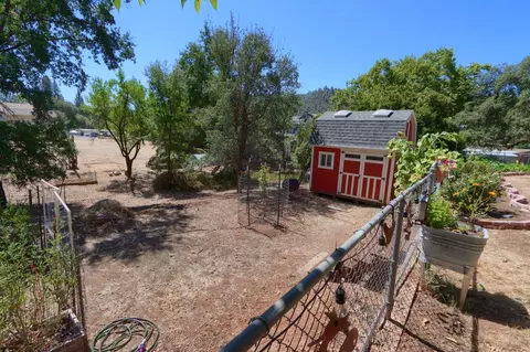 Exterior - 4967 9th St, Mariposa, CA 95338 photo 12 of 18
