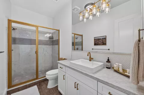 Bath - 3825 Reno Ave, Clovis, CA 93619 photo 5 of 8