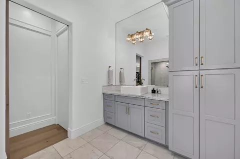Bath - 3825 Reno Ave, Clovis, CA 93619 photo 3 of 8