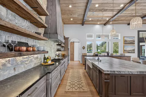 Kitchen - 3825 Reno Ave, Clovis, CA 93619 photo 3 of 6