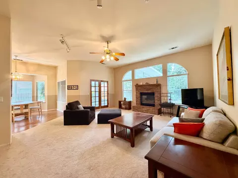 Living - 869 Spruce Ave, Clovis, CA 93611 photo 6 of 6
