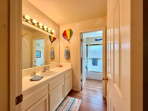 Bath - 869 Spruce Ave, Clovis, CA 93611 photo 3 of 3