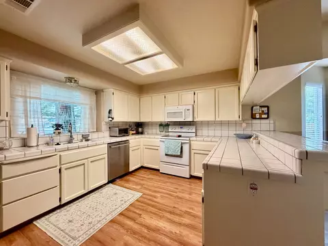 Kitchen - 869 Spruce Ave, Clovis, CA 93611 photo 1 of 4