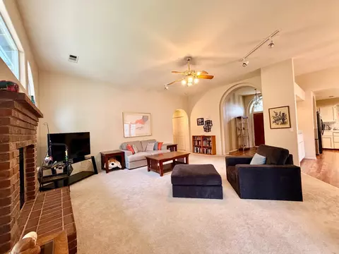 Living - 869 Spruce Ave, Clovis, CA 93611 photo 4 of 6