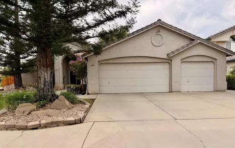 Exterior - 869 Spruce Ave, Clovis, CA 93611 photo 3 of 12