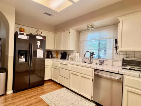 Kitchen - 869 Spruce Ave, Clovis, CA 93611 photo 3 of 4