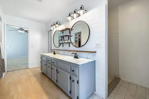 Bath - 1842 Cougar Ln, Clovis, CA 93611 photo 4 of 5