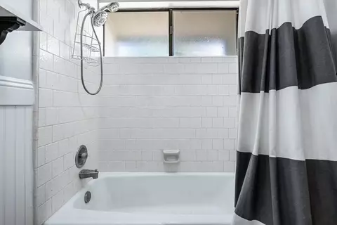 Bath - 1842 Cougar Ln, Clovis, CA 93611 photo 2 of 5