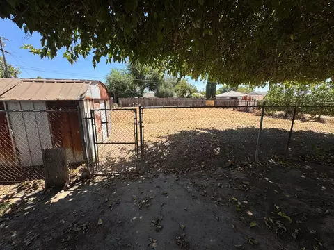 Exterior - 317 Oleander Ave, Lemoore, CA 93245 photo 4 of 5