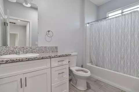 Bath - 3280 Mccall Ave, Selma, CA 93662 photo 1 of 1