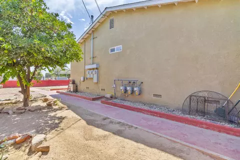 Exterior - 3280 Mccall Ave, Selma, CA 93662 photo 3 of 4