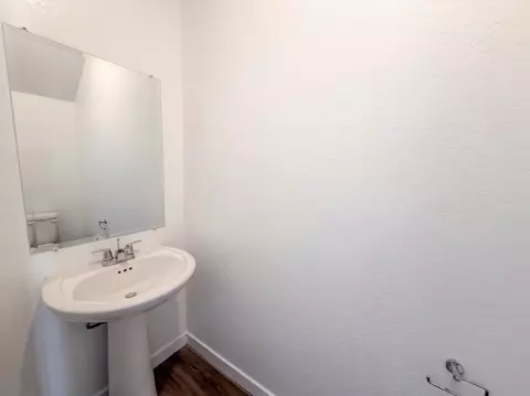 Bath - 3261 Carambola Ave, Clovis, CA 93619 photo 1 of 4
