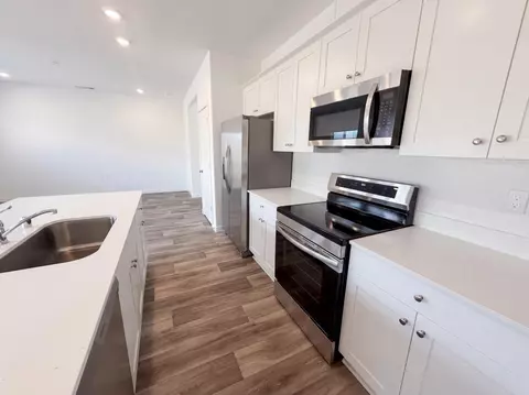 Kitchen - 3261 Carambola Ave, Clovis, CA 93619 photo 3 of 4