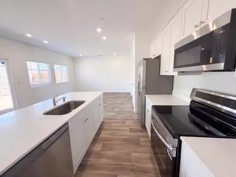 Kitchen - 3261 Carambola Ave, Clovis, CA 93619 photo 4 of 4
