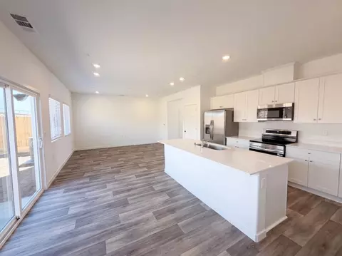 Kitchen - 3261 Carambola Ave, Clovis, CA 93619 photo 1 of 4