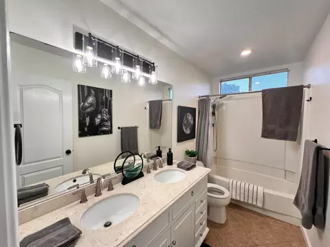 Bath - 3362 Greenfield Ave, Clovis, CA 93611 photo 6 of 6