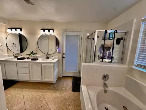 Bath - 3362 Greenfield Ave, Clovis, CA 93611 photo 1 of 6