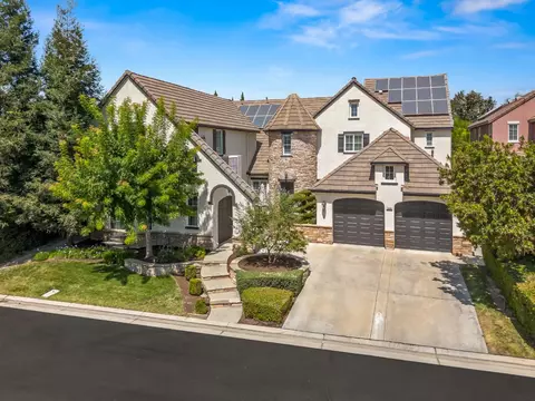 1696 E Banwell Ln, Fresno, CA 93730