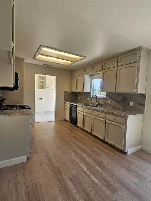 Kitchen - 36106 Ruth Ave, Madera, CA 93636 photo 1 of 4