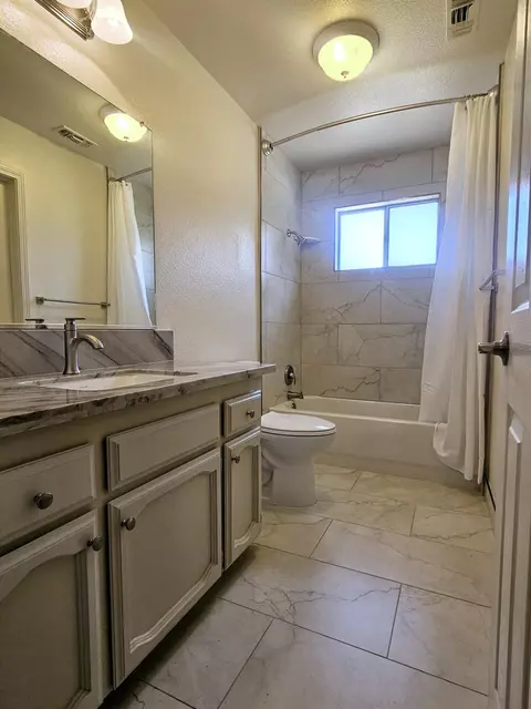 Bath - 36106 Ruth Ave, Madera, CA 93636 photo 1 of 4