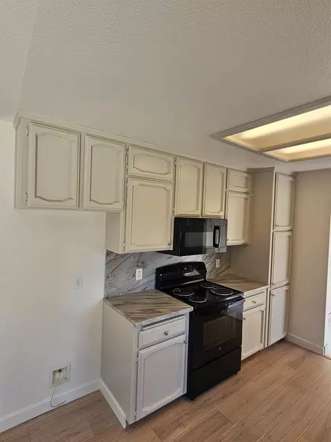 Kitchen - 36106 Ruth Ave, Madera, CA 93636 photo 3 of 4