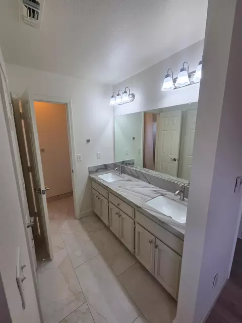 Bath - 36106 Ruth Ave, Madera, CA 93636 photo 4 of 4